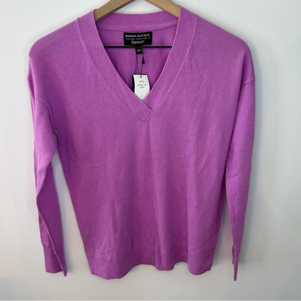 Banana Republic V-Neck Sweater in Bright Purple